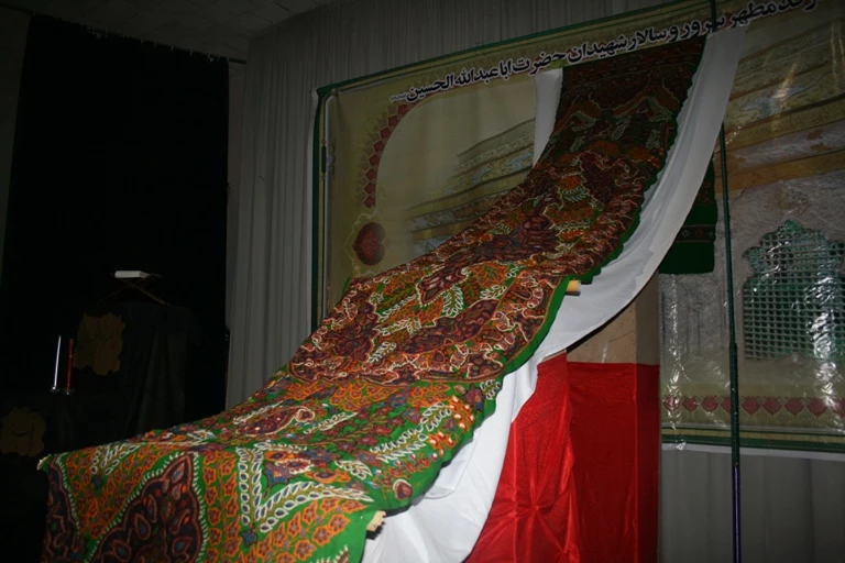 همایش خورشید جاری 4 همراه با رونمایی از مراحل پایانی دوخت پته مرقد مطهر حضرت سیدالشهداء علیه السلام