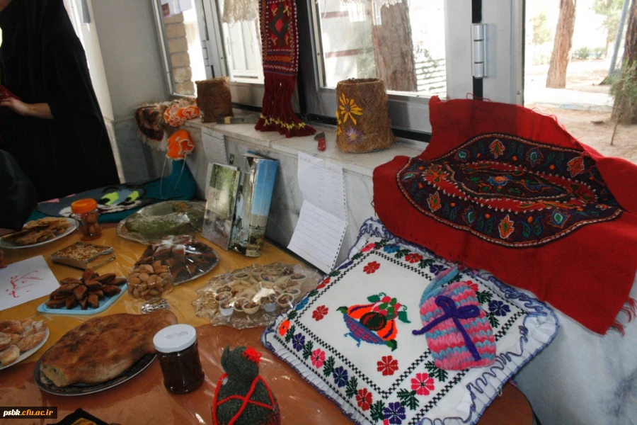 نمایشگاه صنایع دستی دانشجویان علوم تربیتی