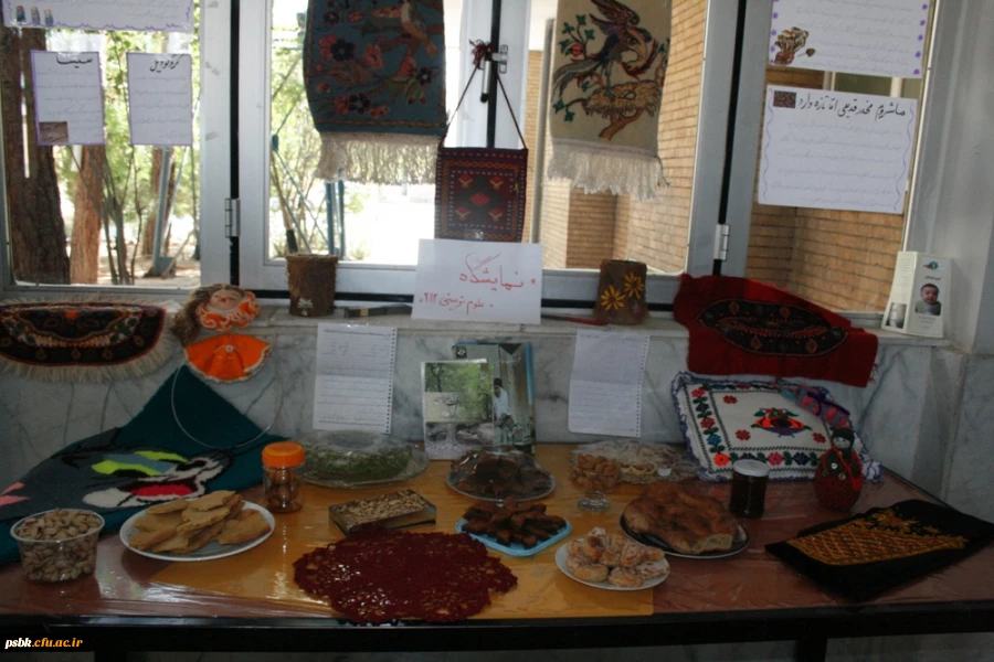 نمایشگاه صنایع دستی دانشجویان علوم تربیتی