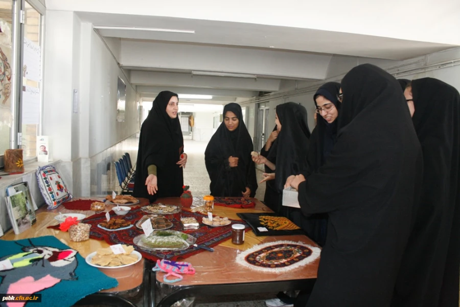 نمایشگاه صنایع دستی دانشجویان علوم تربیتی