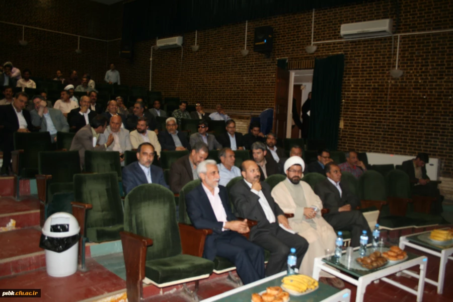 مراسم تکریم و معارفه سرپرستان با حضور آقای موسی پور معاونت محترم پِژوهشی در سالن اجتماعات پردیس شهید باهنر صورت گرفت