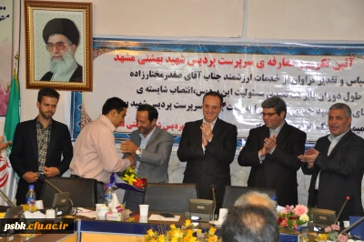 دکتر مهر محمدی در آیین معارفه ی سرپرست پردیس شهید بهشتی مشهد:

ایجاد فرصت های آزاد اندیشی دانشجو معلمان، از مطالبات جدی دانشگاه فرهنگیان است