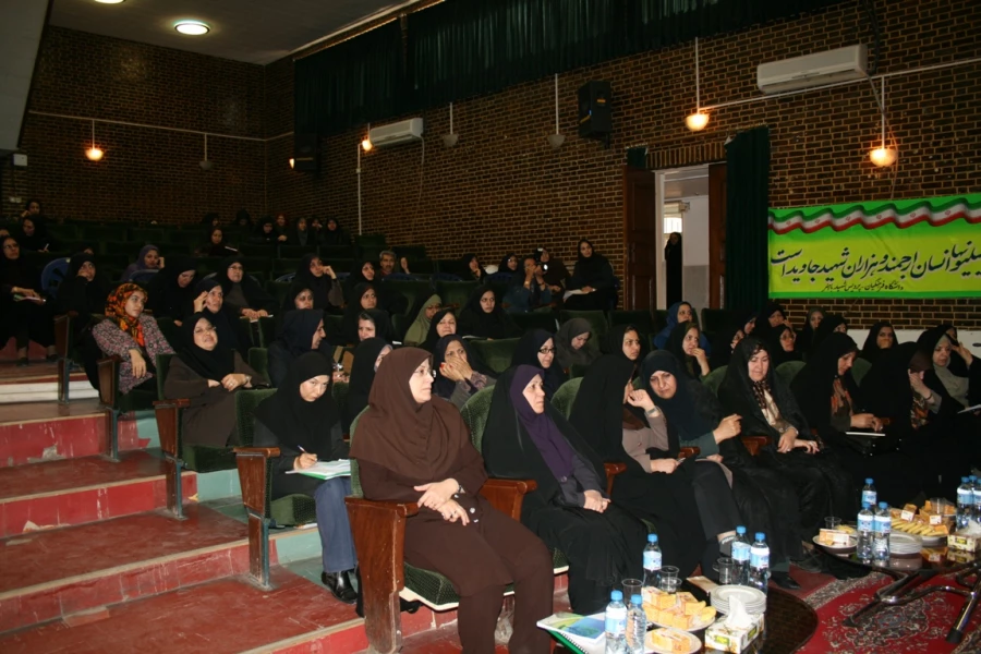 برکزاری نشست هم اندیشی زنان فرهیخته ،کار آفرین و نخبه استان کرمان