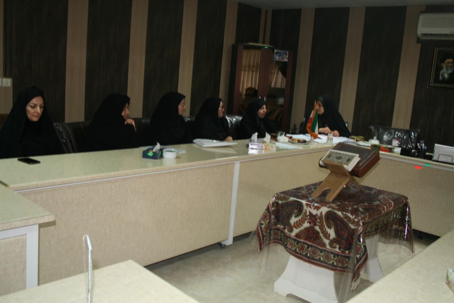 اولین جلسه شورای آموزشی استانی در تاریخ 13/3/94 با حضور سرکار خانم ساعتچی مدیر کل محترم امور دانشجویی دانشگاه فرهنگیان سازمان مرکزی و سرکارخانم دکتر ایرانمنش مدیر پردیسهای استانی دانشگاه فرهنگیان کرمان ،  در دفتر واحد استانی برگزار گردید.