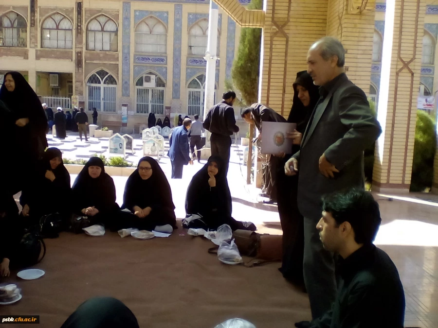 عطر افشانی قبور شهدا