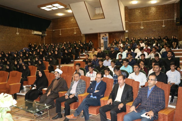 جلسه ویدئو کنفرانس آقای دکتر خنیفر رئیس سازمان مرکزی تهران با دانشجویان ورودیهای جدید در سالن اجتماعات با حضور مدیریت استانی و روسای دو پردیس و همکارن محترم حراست ، فرهنگی و...