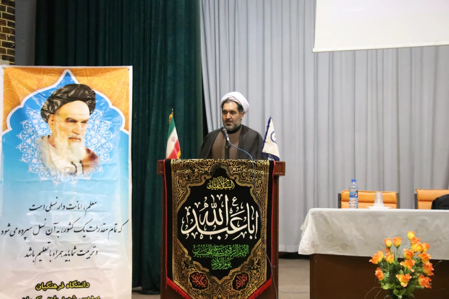 جلسه ویدئو کنفرانس آقای دکتر خنیفر رئیس سازمان مرکزی تهران با دانشجویان ورودیهای جدید در سالن اجتماعات با حضور مدیریت استانی جناب اقای دکتر توان و روسای دو پردیس و همکارن محترم حراست ، فرهنگی و...