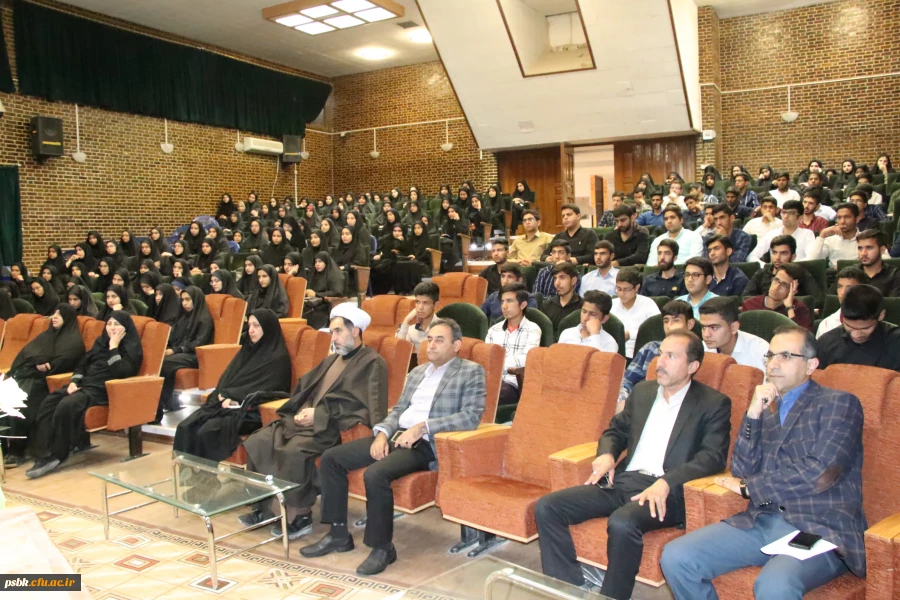 جلسه ویدئو کنفرانس آقای دکتر خنیفر رئیس سازمان مرکزی تهران با دانشجویان ورودیهای جدید در سالن اجتماعات با حضور مدیریت استانی جناب اقای دکتر توان و روسای دو پردیس و همکارن محترم حراست ، فرهنگی و...