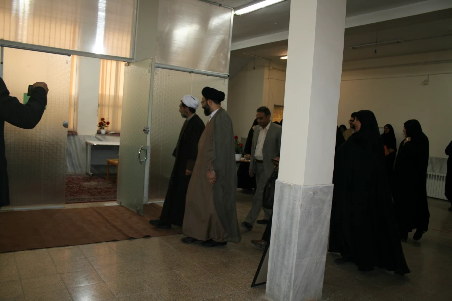 حضور حجه الاسلام دادگر مسئول نهاد رهبری دانشگاه مرکزی و همراهان د رپردیس شهید باهنر