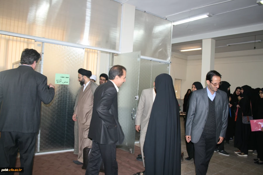 افتتاحیه کارگاه خیاطی توسط مسئول نهاد رهبری دانشگاه مرکزی جناب حجه الاسلام دادگر