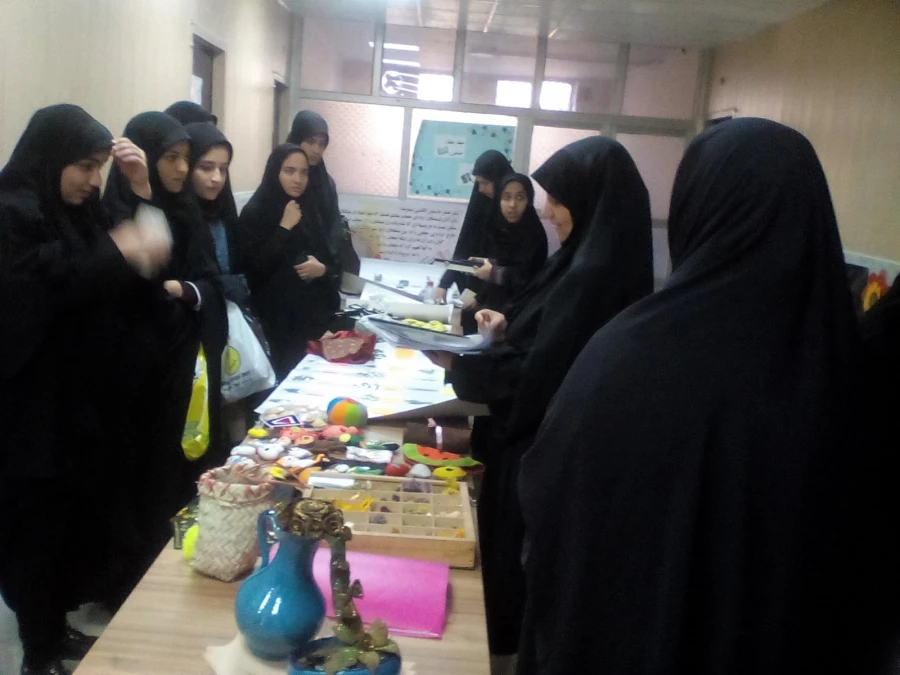 نمایشگاه تولیدات هنری دانشجو معلمان پردیس شماره 2
نمایشگاه محصولات حجاب و عفاف 
نمایشگاه پوستر و بنر حجاب وعفاف