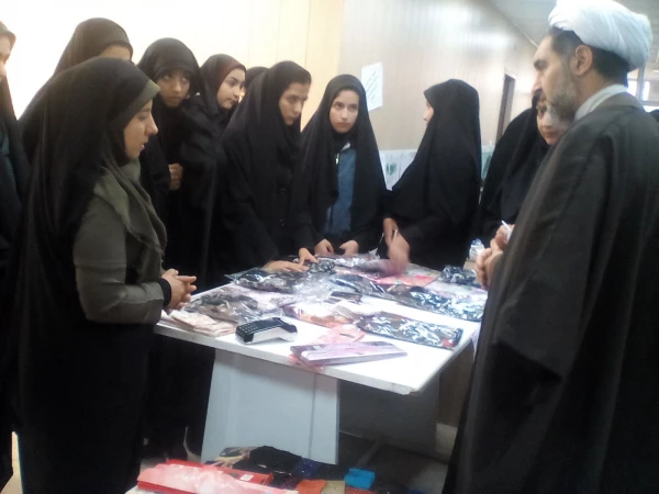 نمایشگاه تولیدات هنری دانشجو معلمان پردیس شماره 2
نمایشگاه محصولات حجاب و عفاف 
نمایشگاه پوستر و بنر حجاب وعفاف