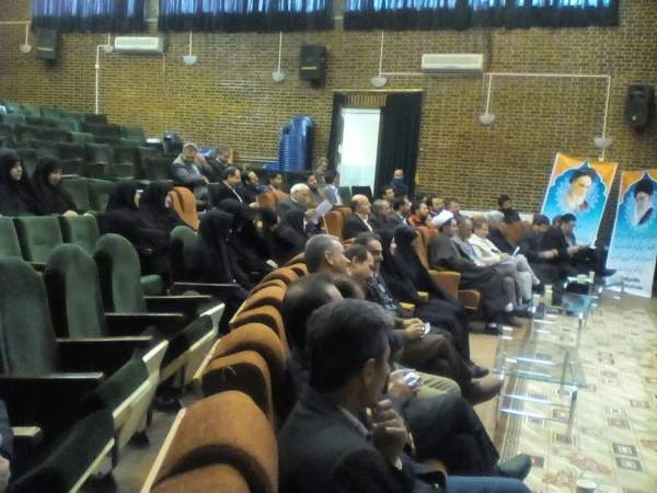 نشست صمیمی کارکنان و اساتید موظف دانشگاه فرهنگیان استان کرمان در دوازده همین روز دیماه 97 در سالن اجتماعات پردیس شهید باهنر