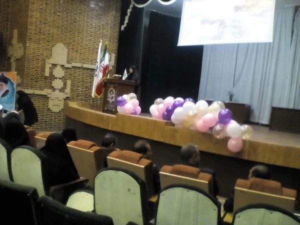 نشست صمیمی کارکنان و اساتید موظف دانشگاه فرهنگیان استان کرمان در دوازده همین روز دیماه 97 در سالن اجتماعات پردیس شهید باهنر