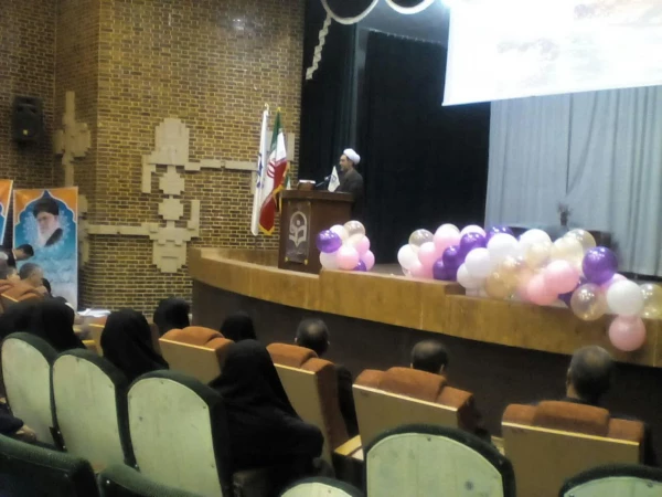 نشست صمیمی کارکنان و اساتید موظف دانشگاه فرهنگیان استان کرمان در دوازده همین روز دیماه 97 در سالن اجتماعات پردیس شهید باهنر