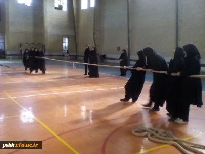 به مناسبت ایام دهه فجر انقلاب ، برگزاری مسابقات ورزشی ازجمله مسابقه طناب کشی ، طناب زنی ، دومیدانی