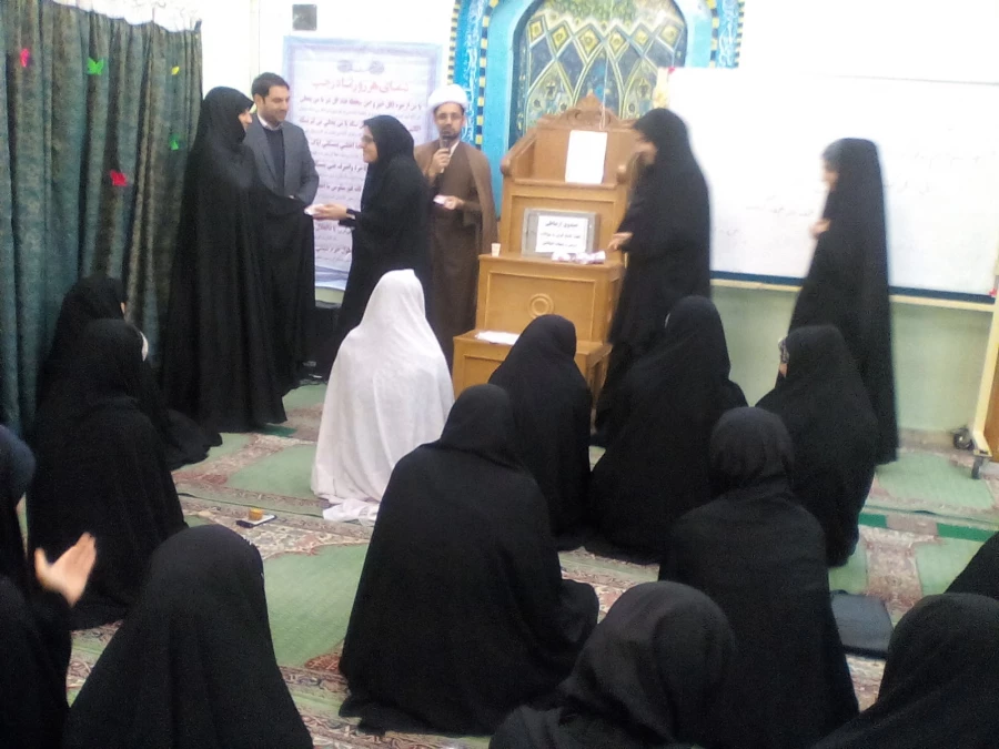 برگزاری مراسم ویژه شهادت امام هادی علیه السلام و اهداء جوایز