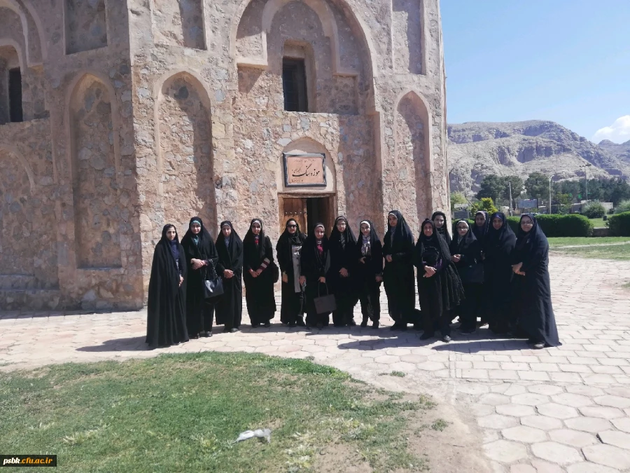 برگزار ی اردوی داخلی بازدید از آثار تاریخی شهر کرمان و اردوی تفریحی پارک ریحانه با حضور دانشجویان دو پردیس