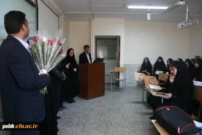 بازدیدخانم دکتر موسی پور مدیر کل امور اجتماعی و فرهنگی استانداری وهمراهان از دانشگاه فرهنگیان پردیس شهیدباهنر ، و اهداء گل به اساتید و کا رکنان پردیس به مناسبت هفته معلم