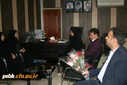 بازدیدخانم دکتر موسی پور وهمراهان از دانشگاه فرهنگیان پردیس شهیدباهنر ، و اهداء گل به اساتید و کا رکنان پردیس به مناسبت هفته معلم