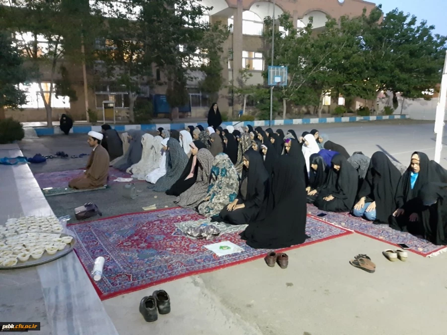 برگزاری شب های زییای افطاری در محوطه پردیس باحضور دانشجو معلمان