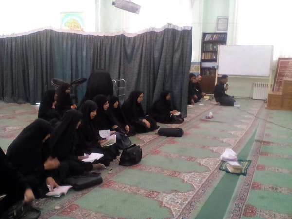 قراءت زیارت هاشورا در نمازخانه مرکز درایام عزاداری اباعبدالله الحسین علیه السلام