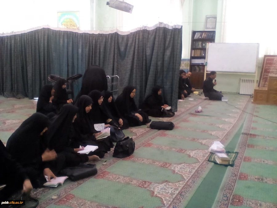 قراءت زیارت هاشورا در نمازخانه مرکز درایام عزاداری اباعبدالله الحسین علیه السلام