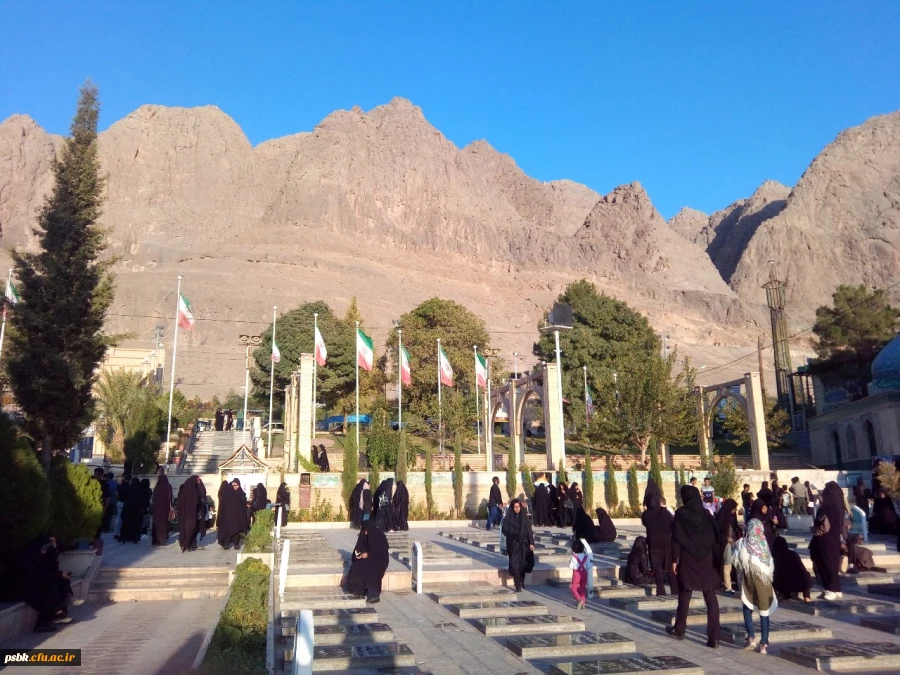 تجدید میثاق با شهدای دفاع مقدس توسط دانشجویان دانشگاه فرهنگیان پردیس شهید باهنر در گلزار شهدای استان کرمان